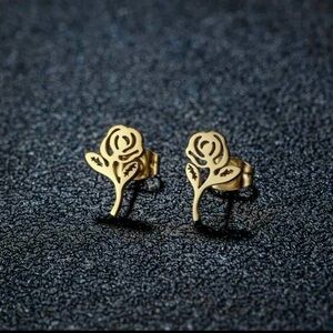 NEW Dainty Rose stud Earrings in Gold color - Boutique